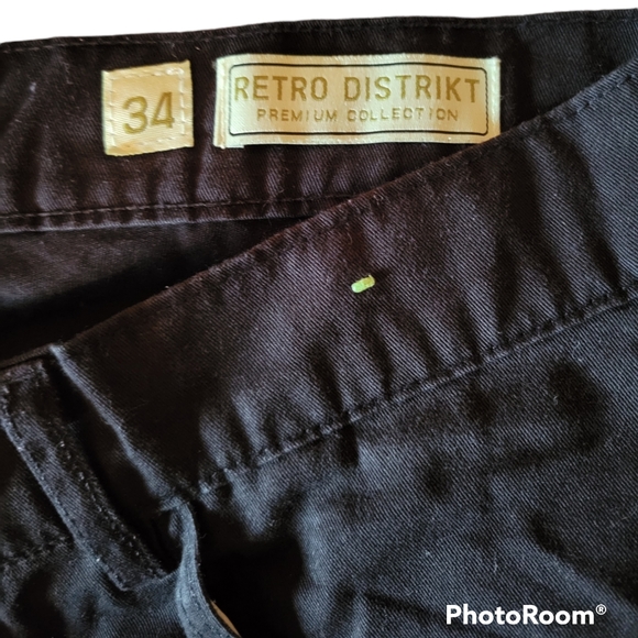 Mens black shorts - Picture 2 of 3